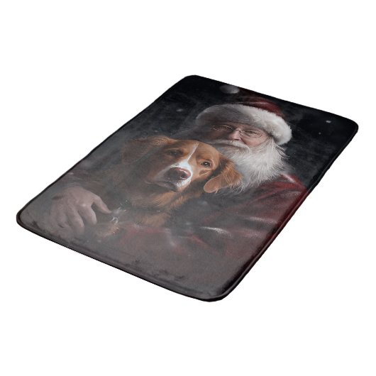 Nova Scotia Duck Toller mit dem Weihnachtsmann fei Badematte (Schrägansicht)