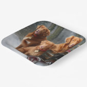 Nova Scotia Duck Toller Retriever Snowy Sleigh Pappteller (Gewinkelt)