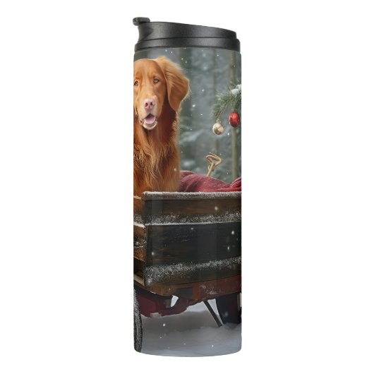 Nova Scotia Duck Toller Retriever Snowy Sleigh Thermosbecher (Nach rechts gedreht)