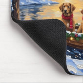 Nova Scotia Duck Tolling Retriever Weihnachtsboot Mousepad (Ecke)