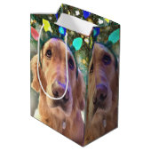 Nova the Golden Retriever - Weihnachtsgeschenktasc Mittlere Geschenktüte (Rückseite Schrägansicht)