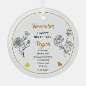 November Chrysanthemum Peony Birthday Keepake Ornament Aus Glas (Vorderseite)