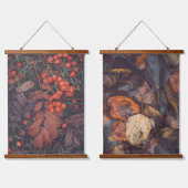 November: rote Beeren und braune Herbstblätter Wandteppich Mit Holzrahmen (Doppelt)