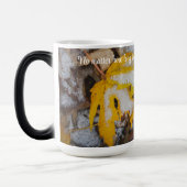 November-Wald: Gelbe Blätter unter dem Schnee Verwandlungstasse (Links)