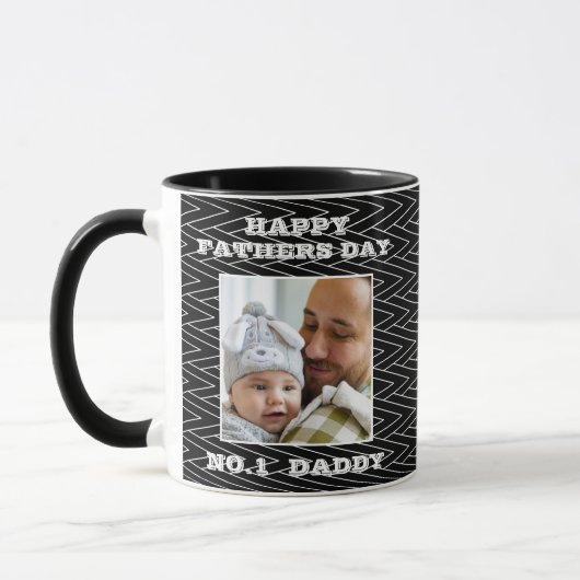 Nr. 1 Daddy Black and White Zig Zag Name und Foto Tasse (Links)