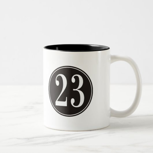 Nr. 23 - Schwarzer Kreis (Front) Zweifarbige Tasse (Rechts)