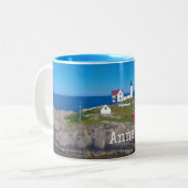 Nubble Lighthouse Maine Zweifarbige Tasse (Vorderseite Links)