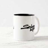 Nüchterne und stolze Graffiti-Kaffee-Tasse Zweifarbige Tasse (VorderseiteRechts)