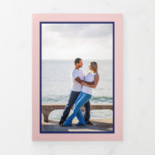 Nuestra Boda Burgundy Blue Floral Wedite Dreifach Gefaltete Einladung (Cover)