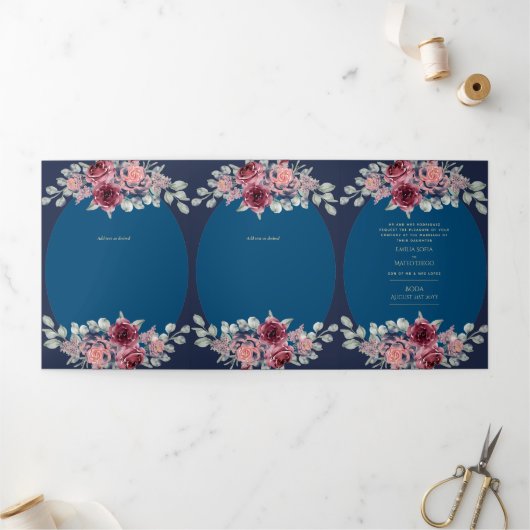 Nuestra Boda Burgundy Blue Floral Wedite Dreifach Gefaltete Einladung (Außenbereich)