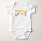 Nugget 2.0 Hund und Blume Baby Strampler (Vorderseite)