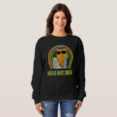 Nugs Not Drugs Funny Chicken Nugget Vintage Sweatshirt (Vorne ganz)