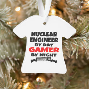 Nuklearer Ingenieur bei Day Gamer by Night Ornament