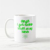Nukleares Material auf Händen Kaffeetasse (Links)