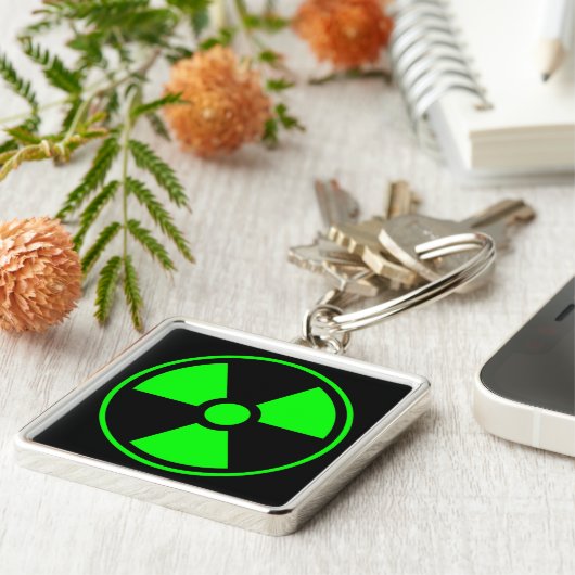 Nukleares Symbol für radioaktive Strahlung in grün Schlüsselanhänger (Seite)