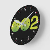 Null Null Zwei - Pickleball Score Runde Wanduhr (Winkel)