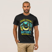 Null-Sozial-Akkuladegeroboter-Design T-Shirt (Vorne ganz)