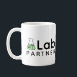 Nummer 1 Labrador Partner Science Friend Erlenmeye Kaffeetasse<br><div class="desc">Diese Tasse liest "Nr. 1 Labrador Partner" mit einem Erlenmeyer-Kolben mit den Worten "Nr. 1" darauf,  als würden Sie ein Beispiel im Labrador der Wissenschaft markieren. Ideal für Unis in Chemieunterricht oder Mitarbeiter in einem lokalen Labor.</div>