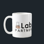 Nummer 1 Labrador Partner Science Friend Erlenmeye Kaffeetasse<br><div class="desc">Diese Tasse liest "Nr. 1 Labrador Partner" mit einem Erlenmeyer-Kolben mit den Worten "Nr. 1" darauf,  als würden Sie ein Beispiel im Labrador der Wissenschaft markieren. Ideal für Unis in Chemieunterricht oder Mitarbeiter in einem lokalen Labor.</div>