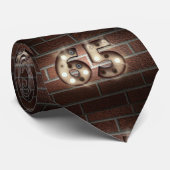 Nummer 65 bei Markierungsleuchten auf Backstein Krawatte (Gerollt)