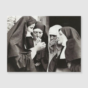 NUNS RAUCHT VINTAGE FOTOkarte Magnetkarte