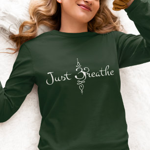 Nur atmen Sie die Symbol Typografie Hippie Meditat T-Shirt