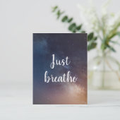 NUR BREATHE - Night Sky Zitat Postkarte (Stehend Vorderseite)