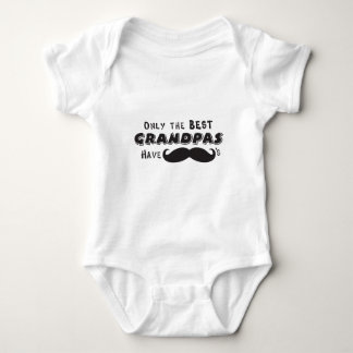 Nur die besten Großväter haben Mustaches Baby Strampler