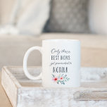 Nur die besten Mamas werden für Nonna beworben Kaffeetasse<br><div class="desc">Nur die besten Mütter werden nach Nonna befördert! Unsere hübsche Tasse mit Blumenzitat zeichnet sich durch die süße Stimmung in handgeschriebener Typografie aus,  die mit einem Spray von rot-rosa Aquarellfarben-Blume geschmückt ist. Ein schönes Geschenk für neue Großmütter oder Muttertag.</div>