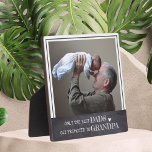 Nur die besten Vater werden für Großvater Foto bew Fotoplatte<br><div class="desc">Maßgeschneiderte Foto-Plakette mit dem Zitat "Nur die besten Vater werden zu Opa befördert",  um dem neuen Großvater ein besonderes Gefühl zu geben. Ein einzigartiges Geschenk für den Tag des Vaters,  den Großeltern und den Geburtstag des Großvaters.</div>