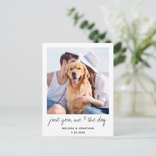 Nur du mich und der Hund Hochzeitsfeier Ankündigungspostkarte (Stehend Vorderseite)