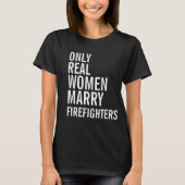 Nur echte Frauen heiraten Feuerwehrmänner T-Shirt (Vorderseite)