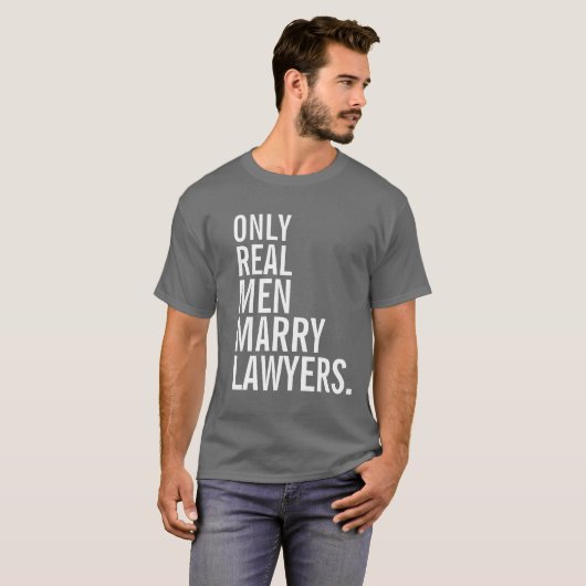 Nur echte Männer heiraten Anwälte T-Shirt (Vorne ganz)