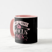 Nur ein Haufen Hocus Pocus Pink & Black Halloween Tasse (Vorderseite Links)