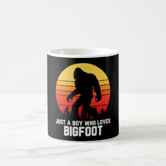 Nur ein Junge, der BIGFOOT Liebe | Bigfoot Retro Kaffeetasse