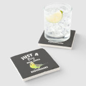 Nur ein Junge, der Budgerigars Paprot Liebe Steinuntersetzer (Seitenansicht)