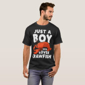 Nur ein Junge, der Crawfish liebt T-Shirt (Vorne ganz)