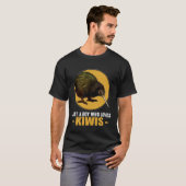 Nur ein Junge der Kiwis liebt Kiwi T-Shirt (Vorne ganz)