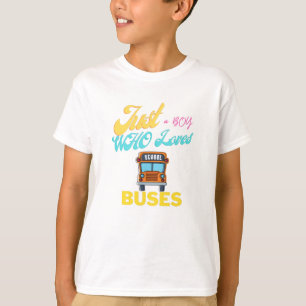 Nur ein Junge, der Schulbusse und Niedliche Busse  T-Shirt