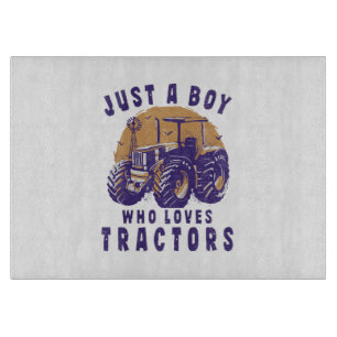 Nur ein Junge, der Traktoren und landwirtschaftlic Schneidebrett