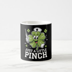 Nur ein kleiner Kniff Krankenschwester St. Patrick Kaffeetasse