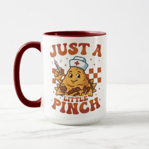Nur ein kleiner Nacho-Nachtschwester-Pinch Cinco d Tasse