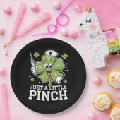 Nur ein kleiner Pinch Nurse St Patrick's Day Irish Pappteller (Party)