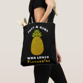 Nur ein Mädchen, das Ananas Liebe Tasche (Von Nahem)