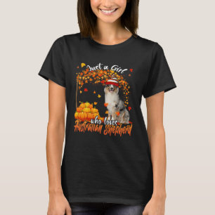 Nur ein Mädchen, das australischen Schäferhund Lie T-Shirt