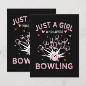 Nur ein Mädchen, das Bowling liebt Einladung (Vorne/Hinten)