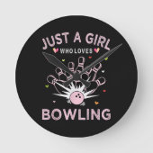 Nur ein Mädchen, das Bowling liebt Runde Wanduhr (Vorderseite)