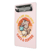 Nur ein Mädchen, das Cats & Coffee Liebe Mini Klemmbrett (Gewinkelt2)