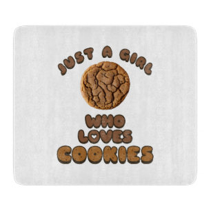 Nur ein Mädchen, das Cookies Liebe Schneidebrett