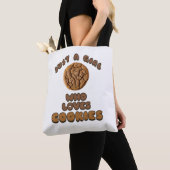 Nur ein Mädchen, das Cookies Liebe Tasche (Von Nahem)
